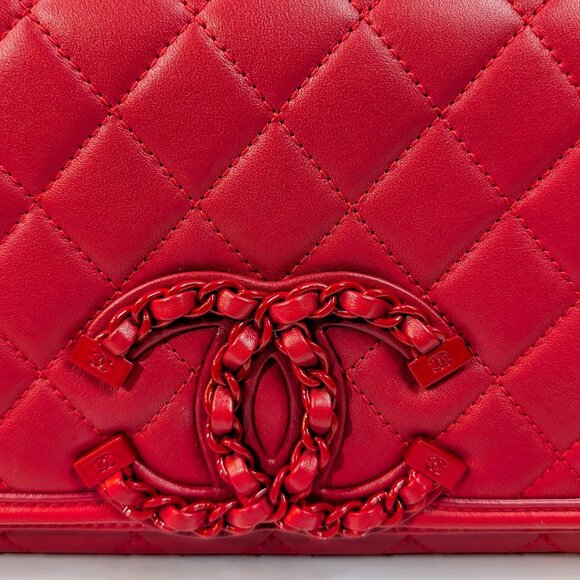 Chanel Rare Classic All-Red Flap Bag in Quilted Lambskin with Filigree CC - Picture 15 of 16